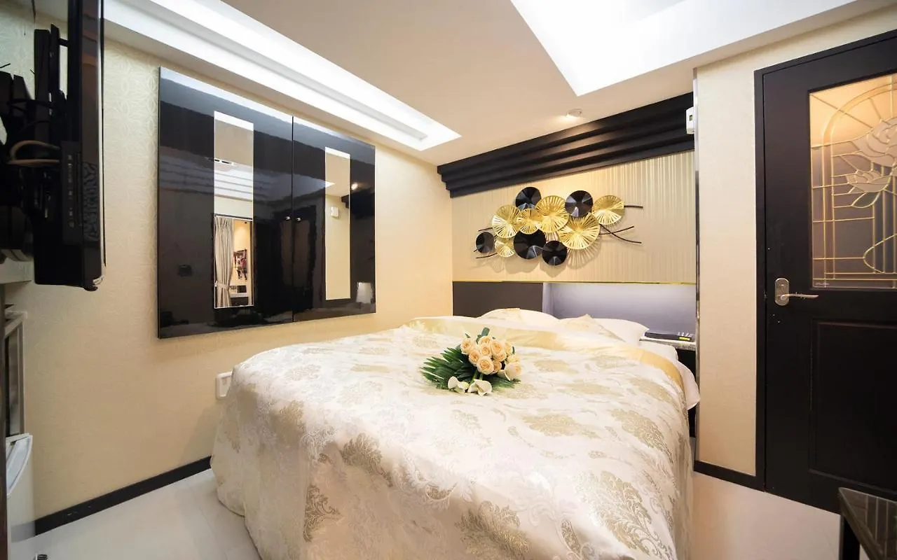Love hotel All-Inn  Tokyo